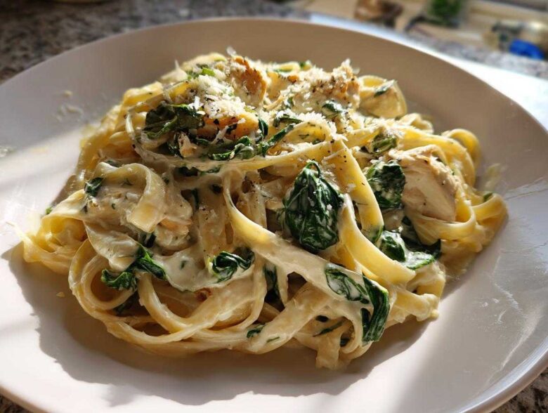 Creamy Spinach Chicken Pasta with Garlic - Featured